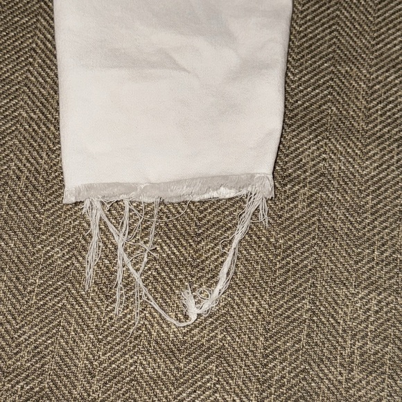 PAIGE WMN’s Dice White VERDUGO Crop Destructed Bottoms Size 26 - Picture 15 of 16